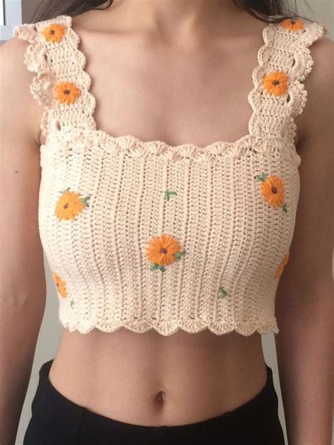 CROP TOP IN FLORAL CROCHETED COTTON 